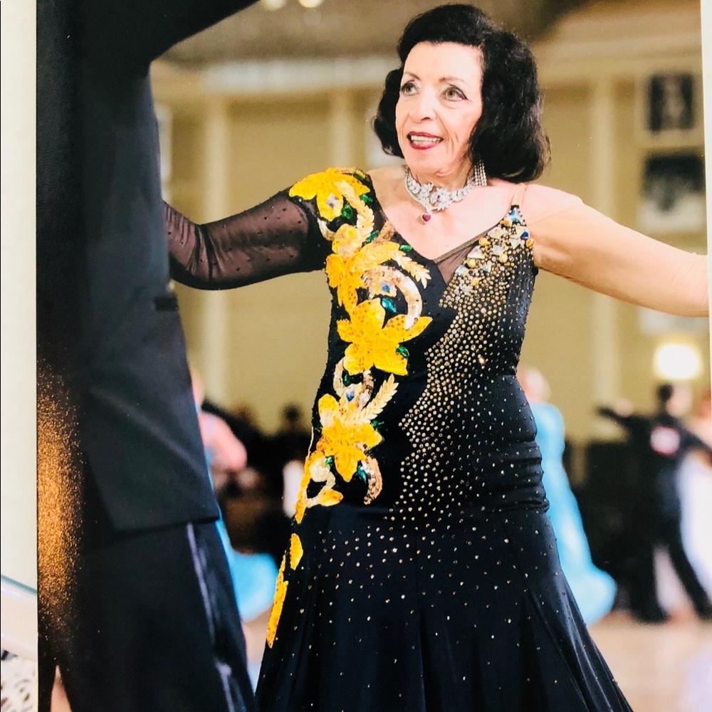 Ballroom costume for smooth dancing